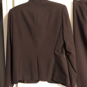 Burgundy pants suit size 10 never worn